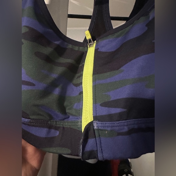 GAP FIT Camoflauge Camo Purple Racerback Sports Zip-Up Bra Women’s Sz S/M NEW - Picture 2 of 3
